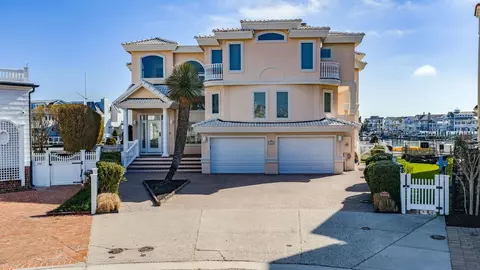 1 Lagoon Rd, Ocean City, NJ 08226