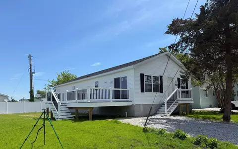 807 Walnut St, Erma, NJ 08204