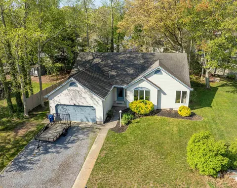 3 Thistle Ln, North Cape May, NJ 08204