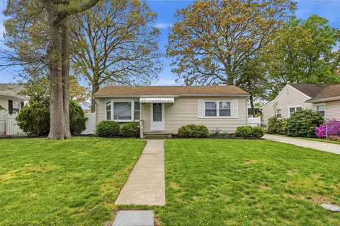 220 Village Rd, Villas, NJ 08251