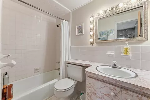 Bath - 9727 3rd Ave UNIT A-1, Stone Harbor, NJ 08247 photo 2 of 3
