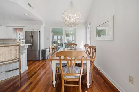 Dining - 281 69th St, Avalon, NJ 08202 photo 3 of 5