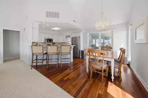 Dining - 281 69th St, Avalon, NJ 08202 photo 2 of 5