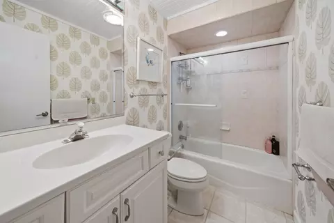 Bath - 281 69th St, Avalon, NJ 08202 photo 2 of 5