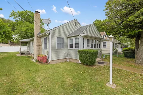 19 E Atlantic Ave, Villas, NJ 08251