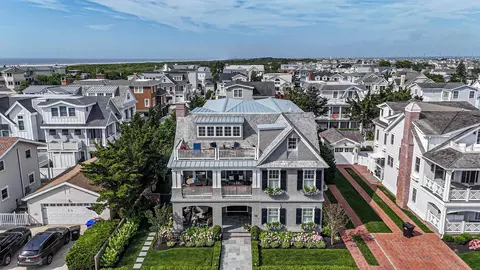 132 38th St, Avalon, NJ 08202