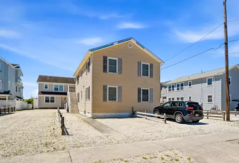 120 93rd St #A, Sea Isle City, NJ 08243