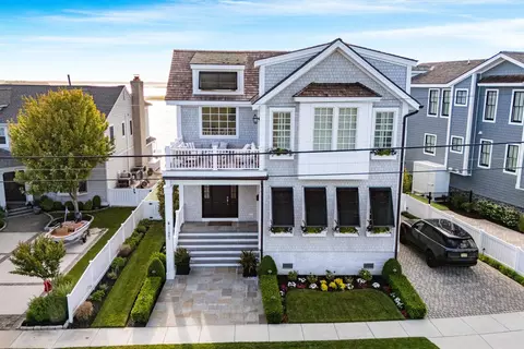 11501 Paradise Dr, Stone Harbor, NJ 08247