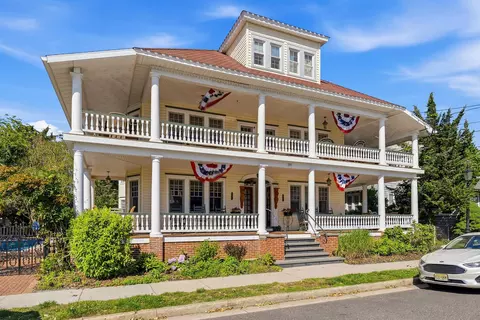 109 E Aster Rd #201, Wildwood Crest, NJ 08260