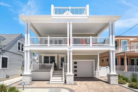 305 E Stockton Rd, Wildwood Crest, NJ 08260