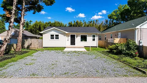 214 School Ln, Rio Grande, NJ 08242