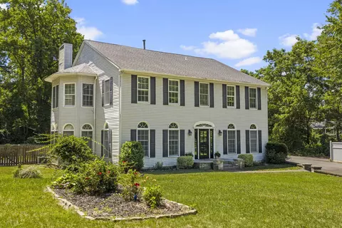 2 Moore Ter, Cape May Court House, NJ 08210