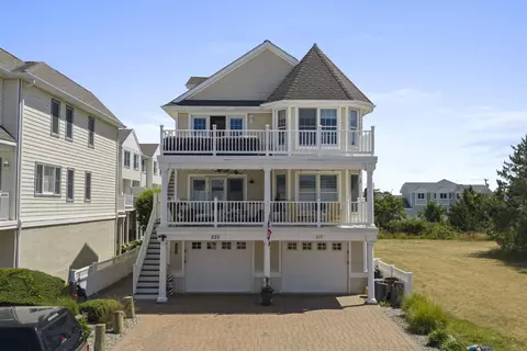 227 E Rochester Ave #TOP, Wildwood Crest, NJ 08260