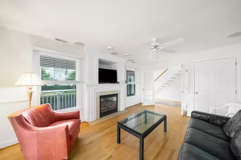Living - 105 40th St, Avalon, NJ 08202 photo 2 of 4