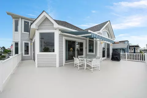 Exterior - 105 40th St, Avalon, NJ 08202 photo 5 of 6
