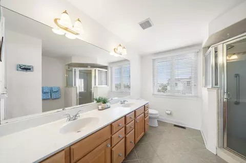 Bath - 105 40th St, Avalon, NJ 08202 photo 1 of 5