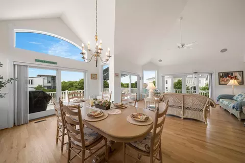 Dining - 105 40th St, Avalon, NJ 08202 photo 1 of 2