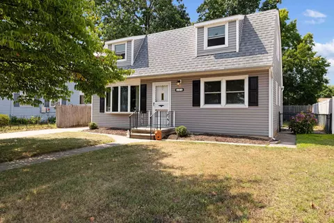 21 Village Rd, Villas, NJ 08251