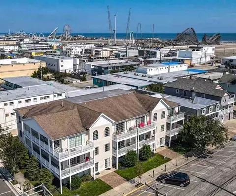 303 E Montgomery Ave #D, Wildwood, NJ 08260