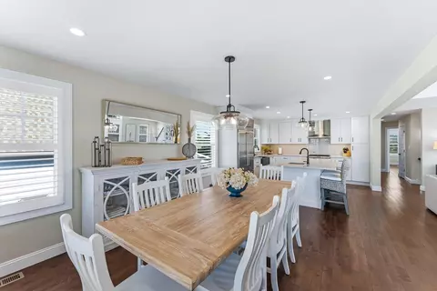 Dining - 141 30th St, Avalon, NJ 08202 photo 2 of 3