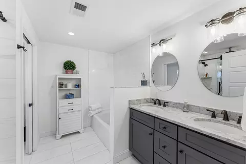 Bath - 141 30th St, Avalon, NJ 08202 photo 4 of 8