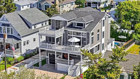 141 30th St, Avalon, NJ 08202