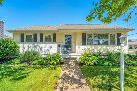 8700 Pacific Ave, Wildwood Crest, NJ 08260