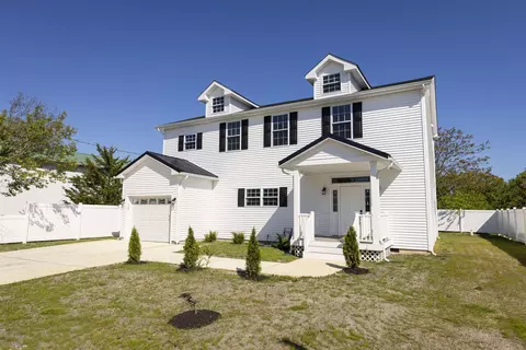 106 N 6th St, Rio Grande, NJ 08242