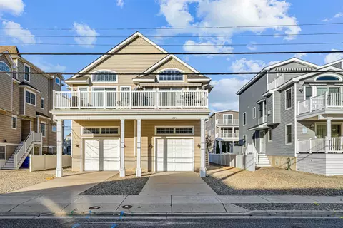 223 29th St #EAST, Avalon, NJ 08202