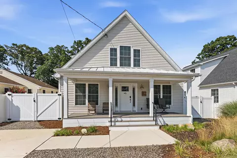 330 Evergreen Ave, Villas, NJ 08251