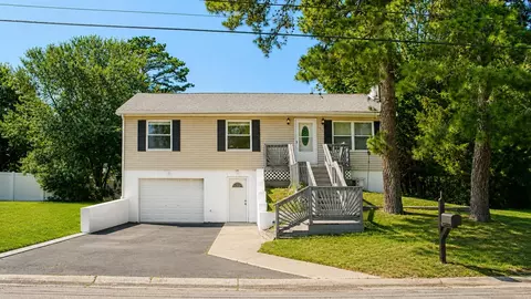 5926 Berry Dr, Mays Landing, NJ 08330