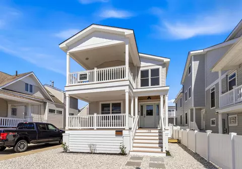 135 W Sweetbriar Rd, Wildwood Crest, NJ 08260