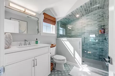 Bath - 188 33rd St, Avalon, NJ 08202 photo 7 of 10