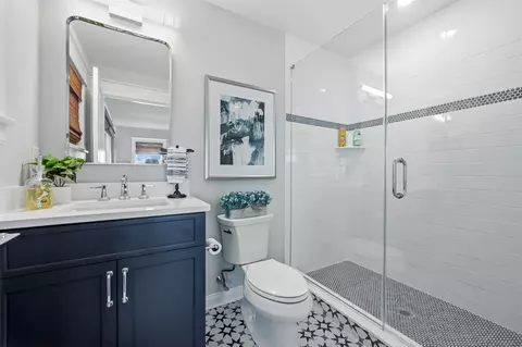 Bath - 188 33rd St, Avalon, NJ 08202 photo 3 of 10