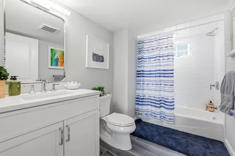 Bath - 188 33rd St, Avalon, NJ 08202 photo 2 of 10