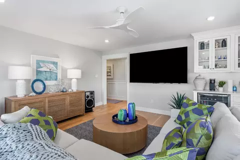 Living - 188 33rd St, Avalon, NJ 08202 photo 2 of 7