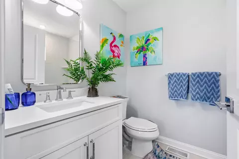 Bath - 188 33rd St, Avalon, NJ 08202 photo 4 of 10