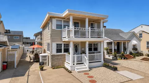 318 E Hollywood Ave #1, Wildwood Crest, NJ 08260