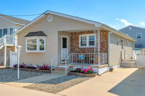 108 W Syracuse Ave, Wildwood Crest, NJ 08260