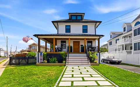 225 W Lavender Rd, Wildwood Crest, NJ 08260