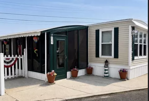 27 Lee Ave, Wildwood, NJ 08260