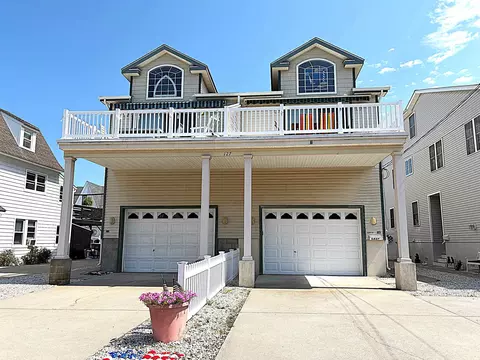 127 43rd St #EAST, Sea Isle City, NJ 08243