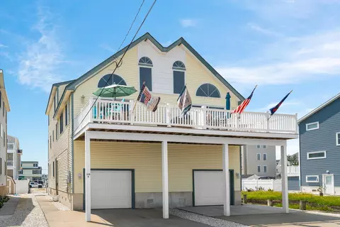 310 E 39th St #E, Sea Isle City, NJ 08243