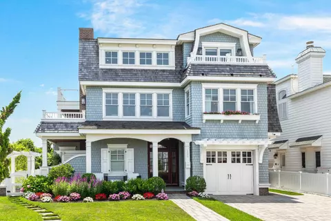 130 74th St, Avalon, NJ 08202