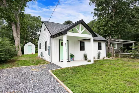 19 W Hereford Ave, Cape May Court House, NJ 08210