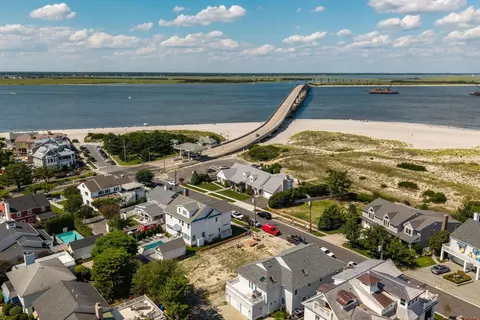 8 E Newcastle Rd, Ocean City, NJ 08226