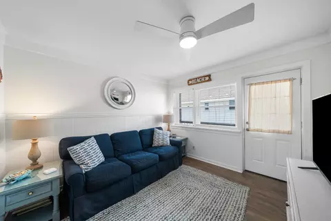 Living - 29 E 28th St #6, Avalon, NJ 08202 photo 2 of 3
