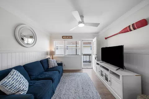 Living - 29 E 28th St #6, Avalon, NJ 08202 photo 1 of 3