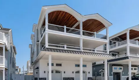 115 E 77th St #EAST, Sea Isle City, NJ 08243