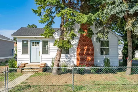 201 W Delaware Pkwy, Villas, NJ 08251